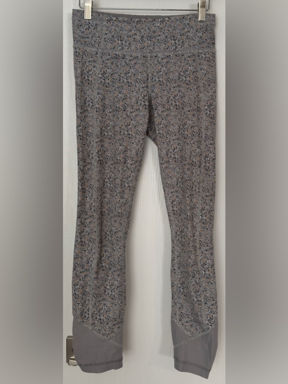 ✨ Lululemon Pace Queen Tight Size 4 Fleur Silver Spoon Cropped Leggings Size 4 - Picture 5 of 12